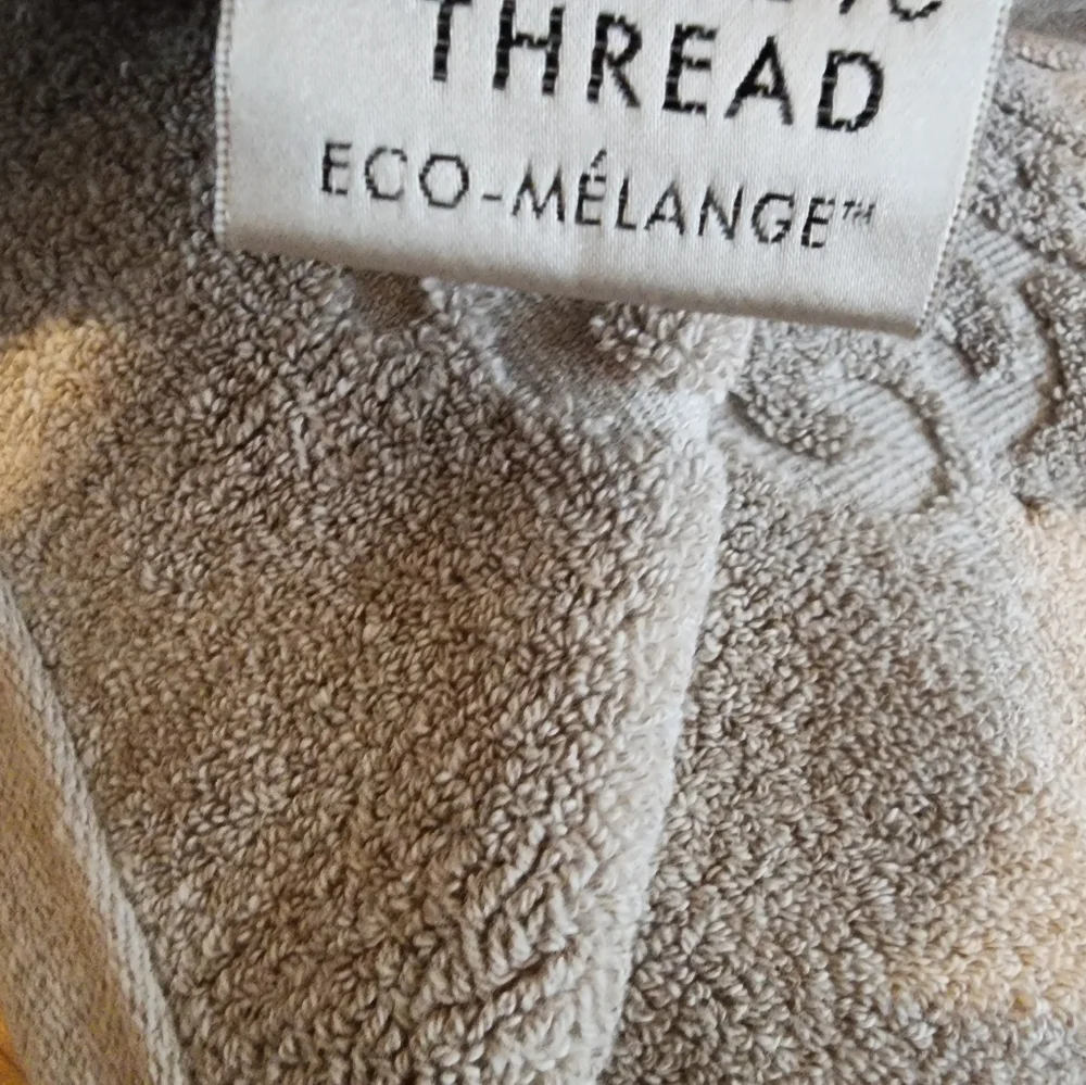 Common Thread 2 Bath Towels Medallion Abstract Jacquard Prints NWT
